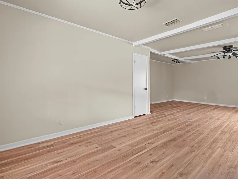 2335 Pleasant Dr — Photo 9