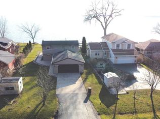 4944 Island View Dr, Oshkosh, WI 54901