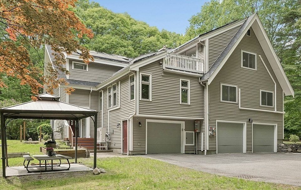 1st image of 10 Cold Harbor Dr