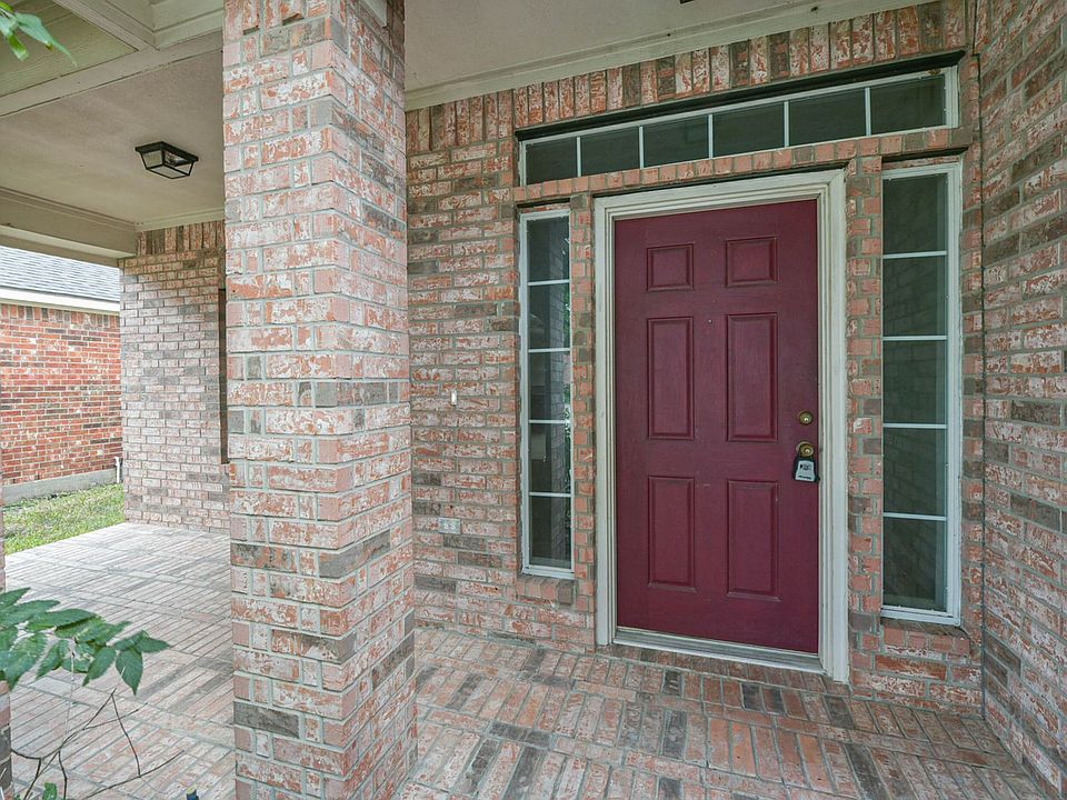 1st image of 1219 Colonial Manor Dr
