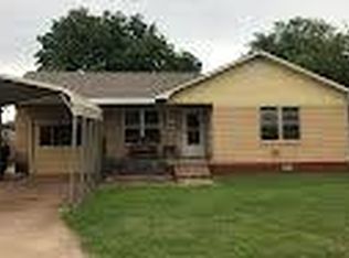 934 W Choctaw St, Lindsay, OK 73052