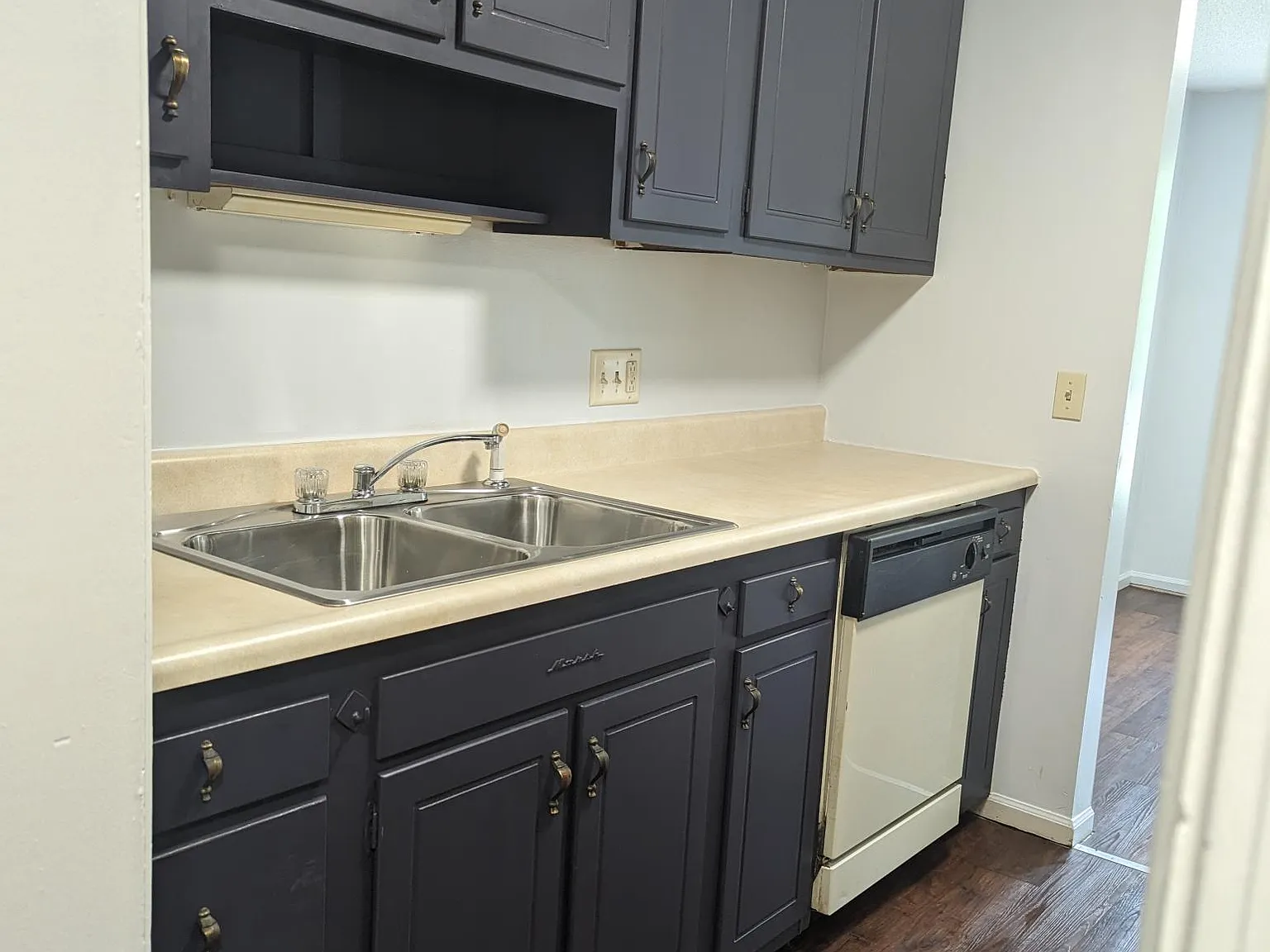 2 bed, 1250 sqft, $1,195 — Photo 2