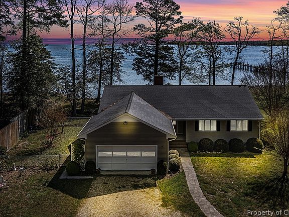 3rd image of 903 Clark Point Dr