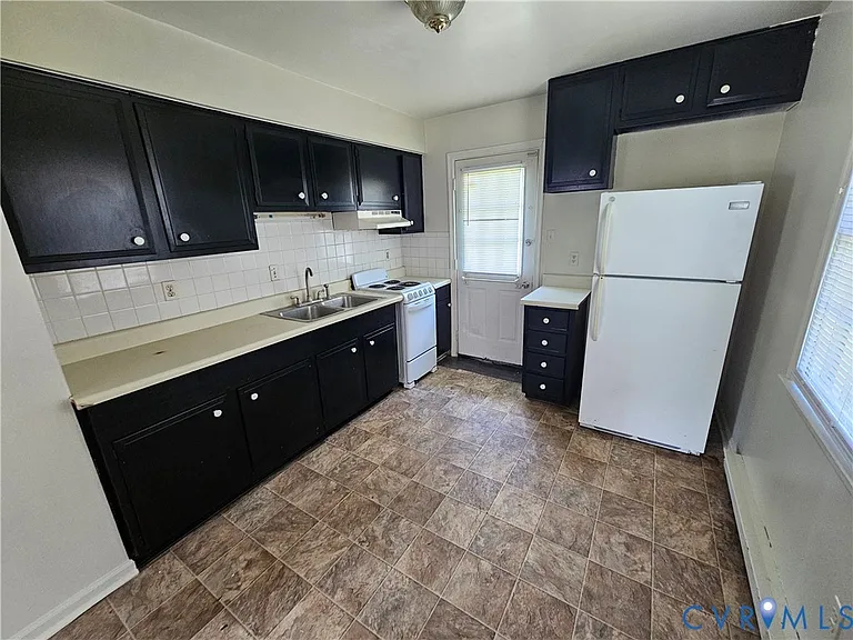 422 W 27th St — Photo 3