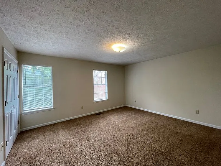 608 University Dr — Photo 9