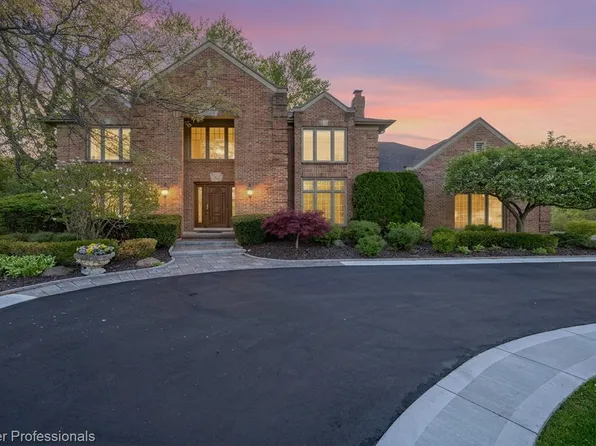 3653 Cedar Brook Dr, Rochester Hills, MI 48309