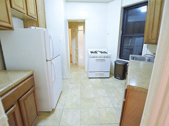 5th image of 366 Union St APT 1A