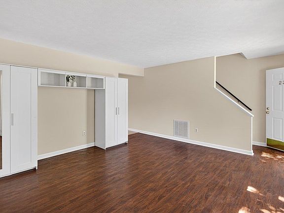 4th image of 2312 Breckenridge Ct