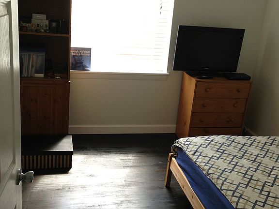 5th image of 921 N La Salle Dr APT 18