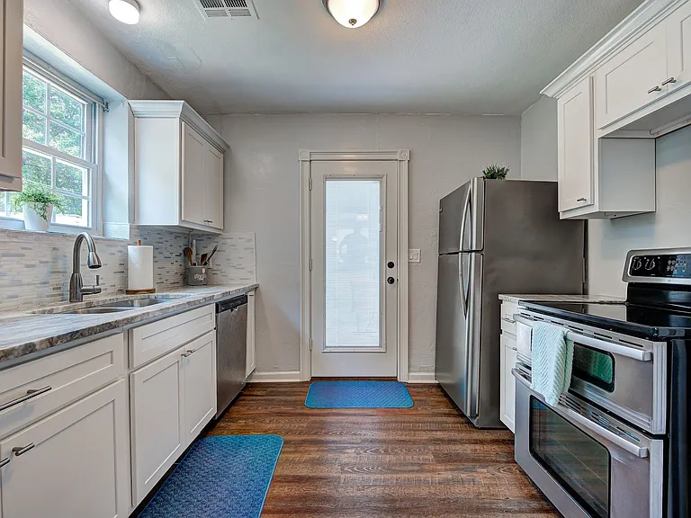 2801 Croydon Ct — Photo 8