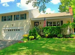 15 Lydia Ln, Garden City, NY 11530