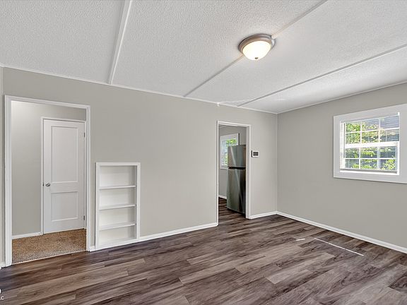 5th image of 2225 N Centennial St