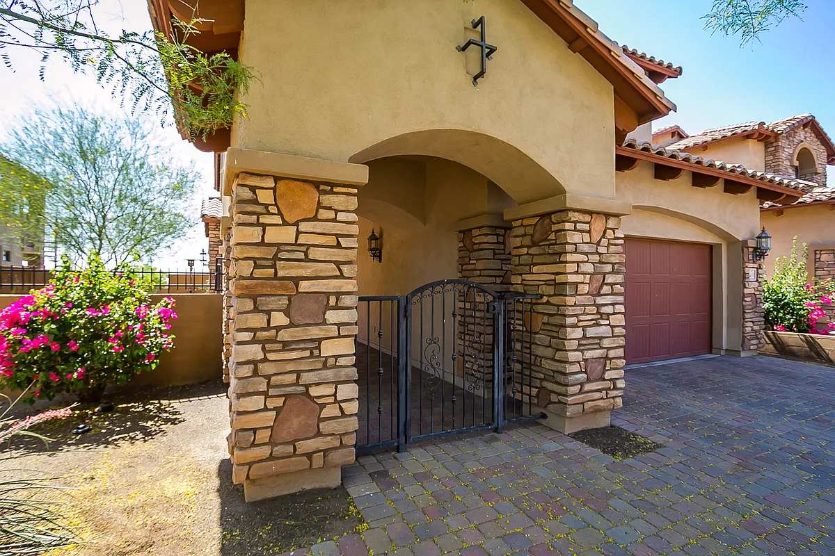Front gate/courtyard entrance - 3638 N Sonoran Hls