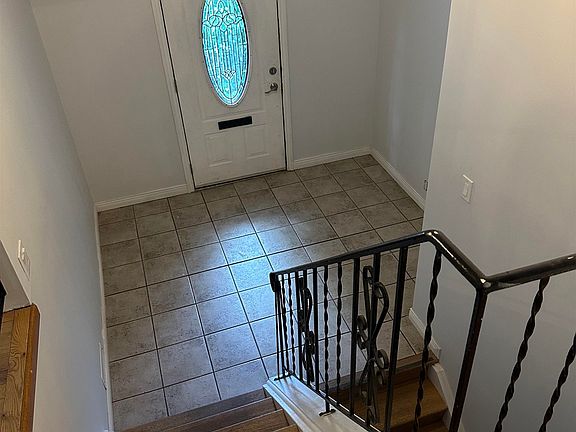 4th image of 3821 Clematis Cres