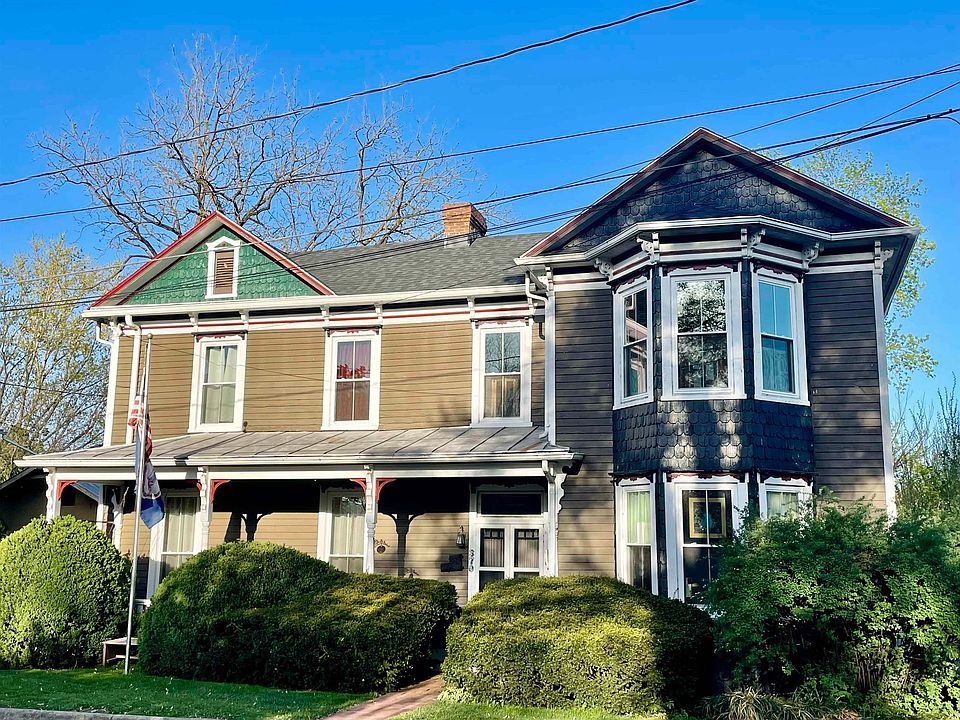 1st image of 370 College St