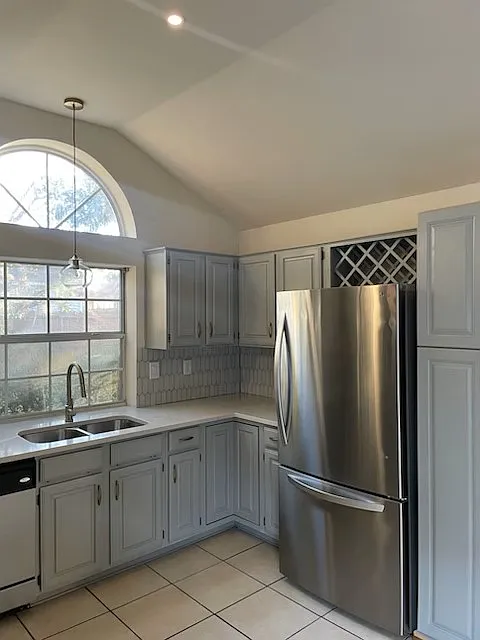 3 bed, 1354 sqft, $2,300 — Photo 3