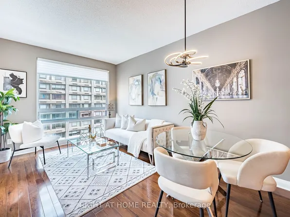 1121 Bay St #1106, Toronto, ON M5S 3L9