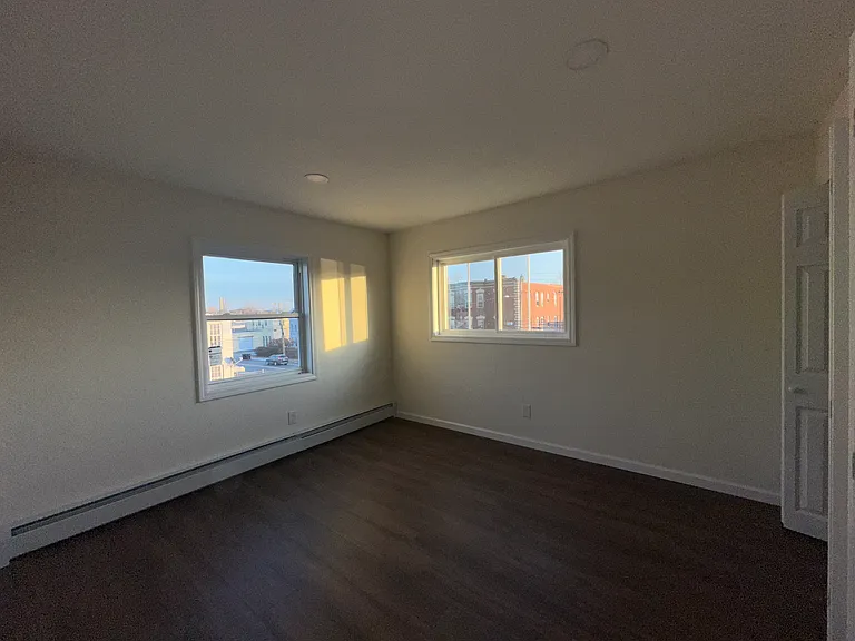 596 E Main St #1 — Photo 5
