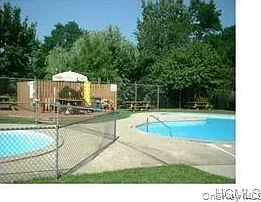 68 Sneden Pl W #68 — Photo 25