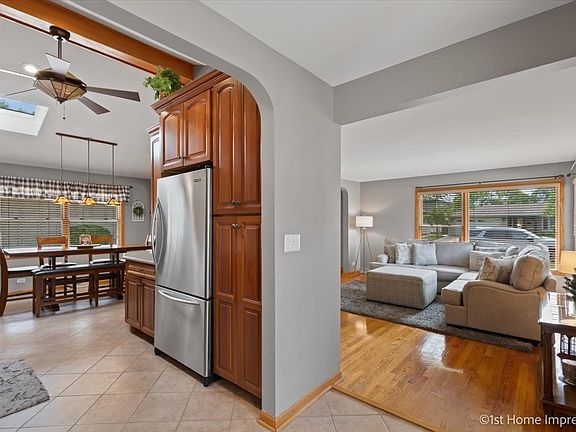 4th image of 10329 Lockwood Ave