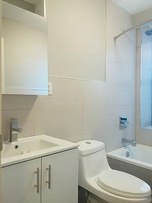 Rented by Bohemia Realty Group | media 32