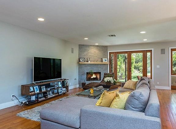 5th image of 21168 Escondido St