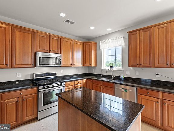 4th image of 122 Vincent Dr