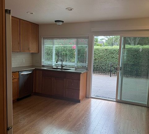 4th image of 1748 Shelley Dr