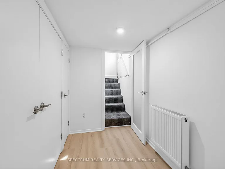 29 Raglan Ave — Photo 28