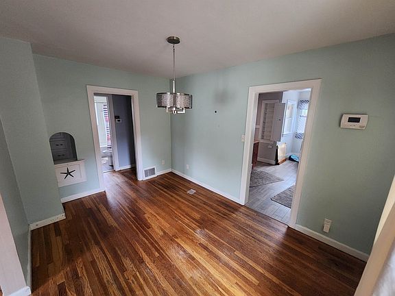 2nd image of 1537 N Burns St