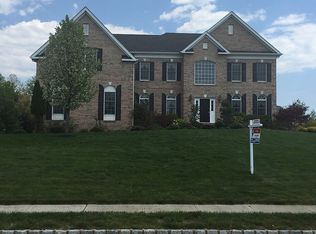 3 Natures Dr, Farmingdale, NJ 07727