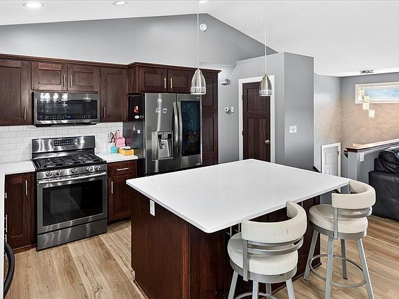 4th image of 1885 Lusitano St