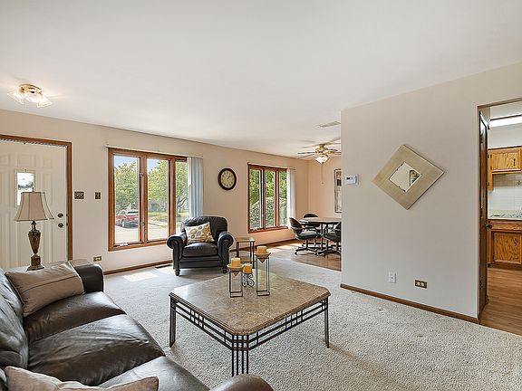 3rd image of 5340 Woodland Dr #J-1