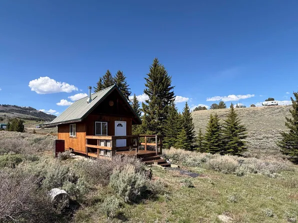 727 Sheep Dip Dr, Kemmerer, WY 83101