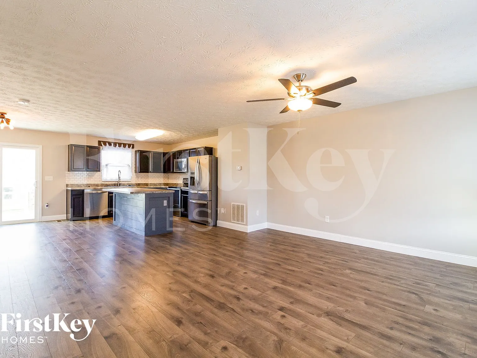 4 bed, 2.5 bath, 1920 sqft, $2,765 — Photo 2