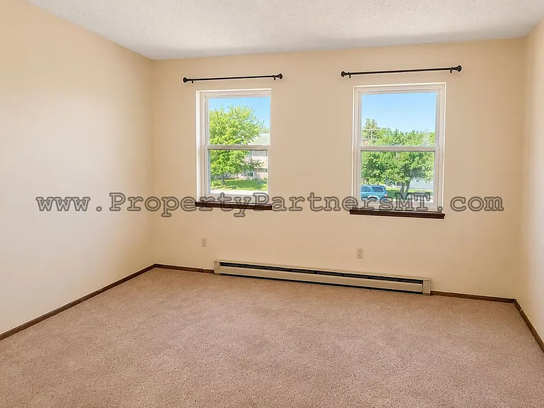 504 S 20th Ave — Photo 4