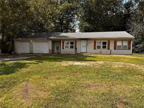 1402 SW Jefferson St, Lees Summit, MO 64081