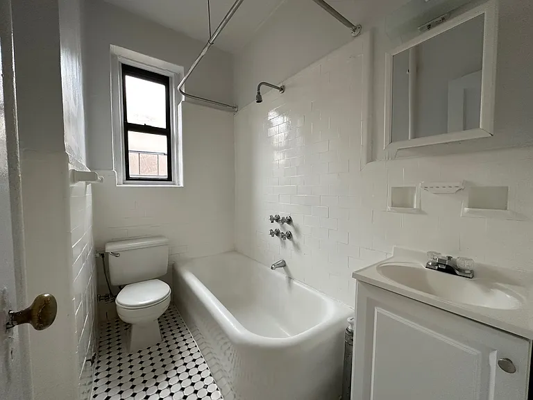 83-15 118th St #3E — Photo 4