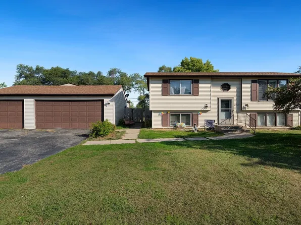 428 Pershing Ave, Machesney Park, IL 61115