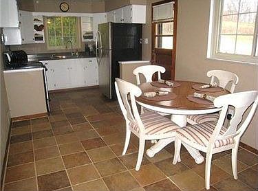 Eat-In-Kitchen