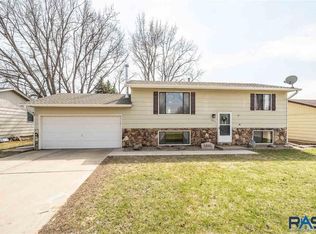 5825 W 49th St, Sioux Falls, SD 57106