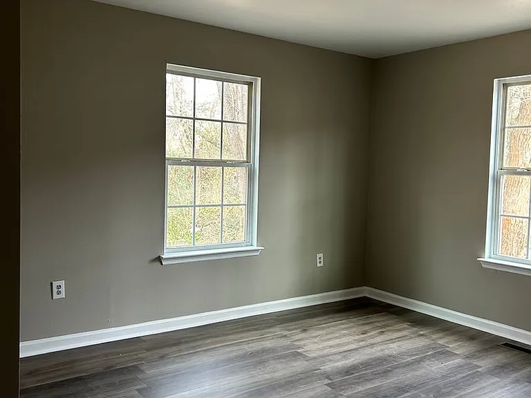 200 E Oak Street — Photo 6