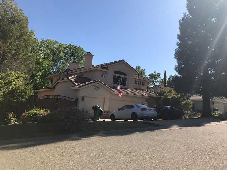 2nd image of 2098 Bates Cir