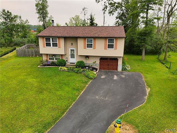 3rd image of 105 Winstead Cir
