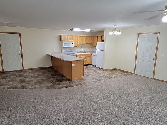 2nd image of 1418 E Redwood Blvd