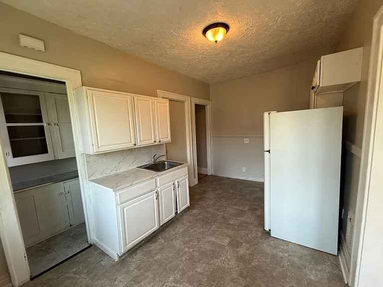 27 Carthage Dr — Photo 2