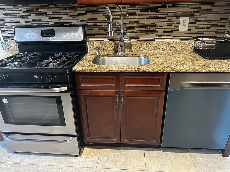 816 Edison Glen Ter — Photo 11