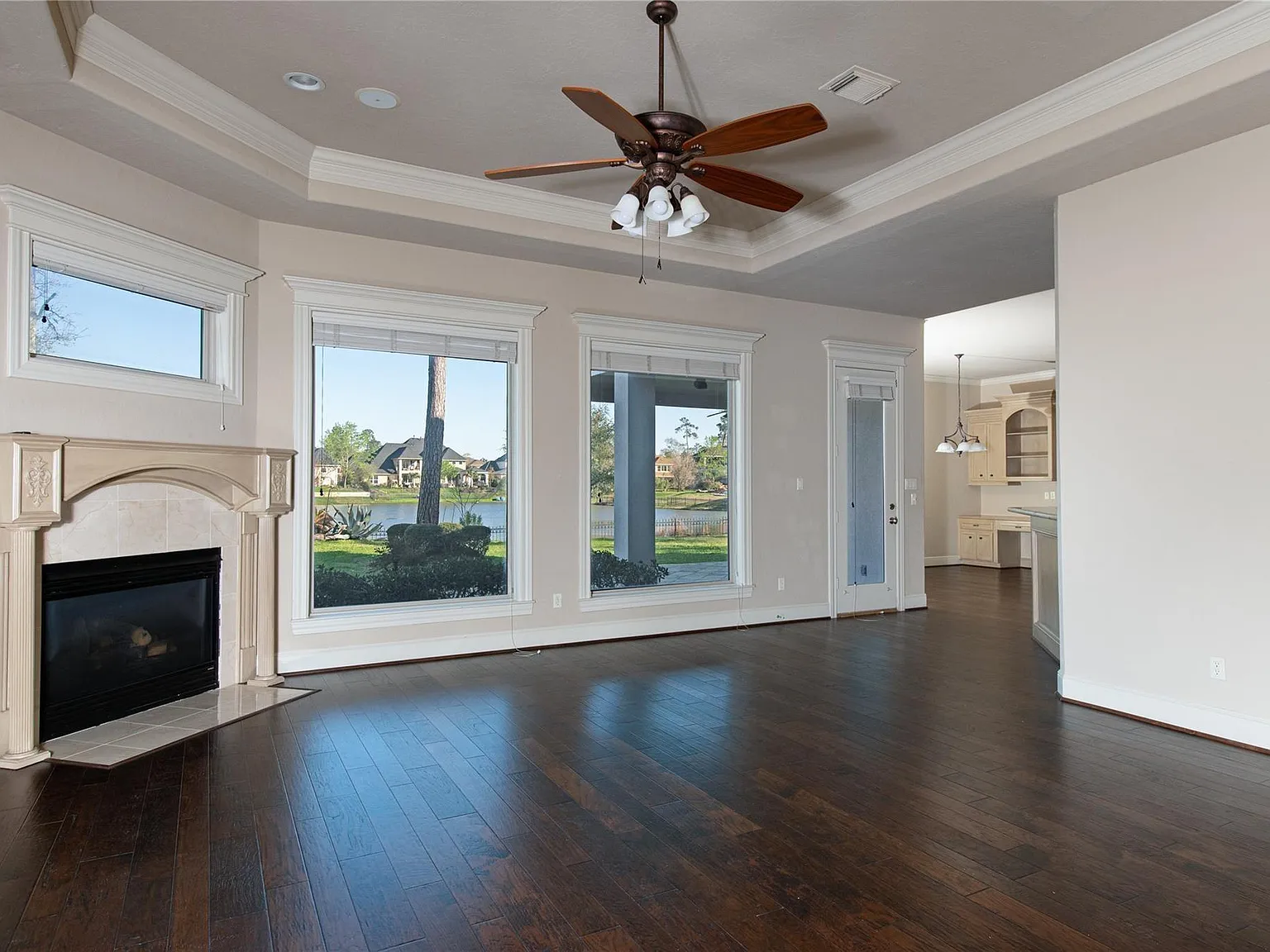 4 bed, 3.5 bath, 3402 sqft, $4,195 — Photo 4