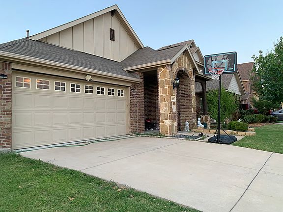 5th image of 2321 Petunia Ln