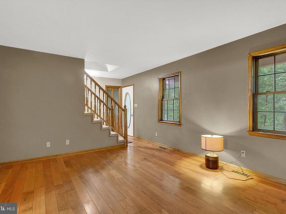 4th image of 4818 Woodland Path